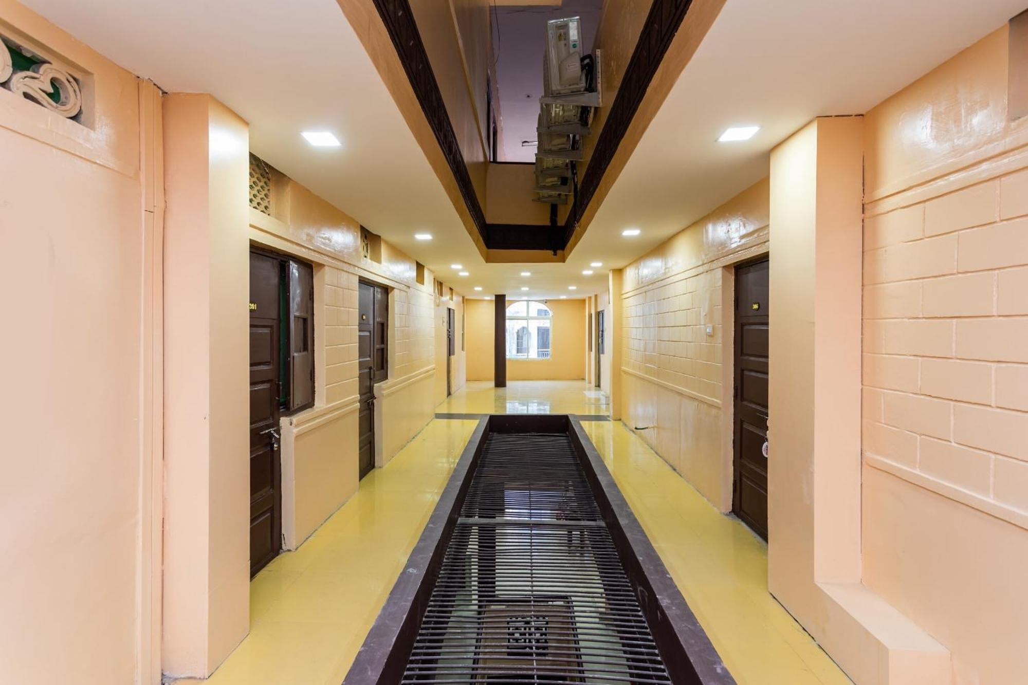 Spot On Hotel Sawera Indore Esterno foto