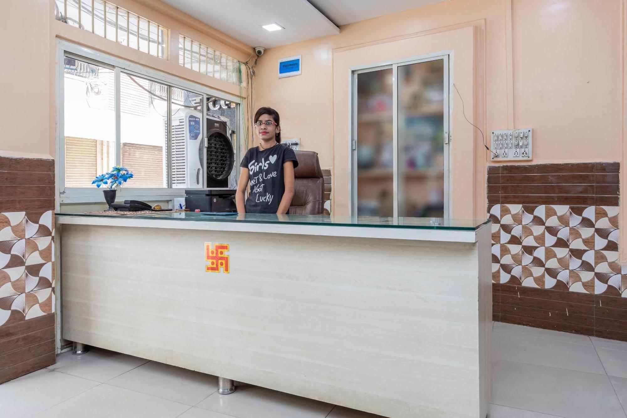 Spot On Hotel Sawera Indore Esterno foto