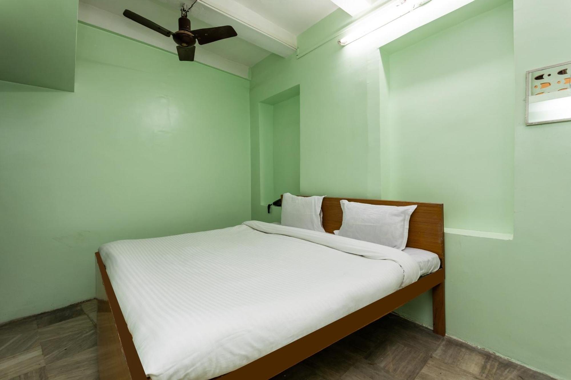 Spot On Hotel Sawera Indore Esterno foto