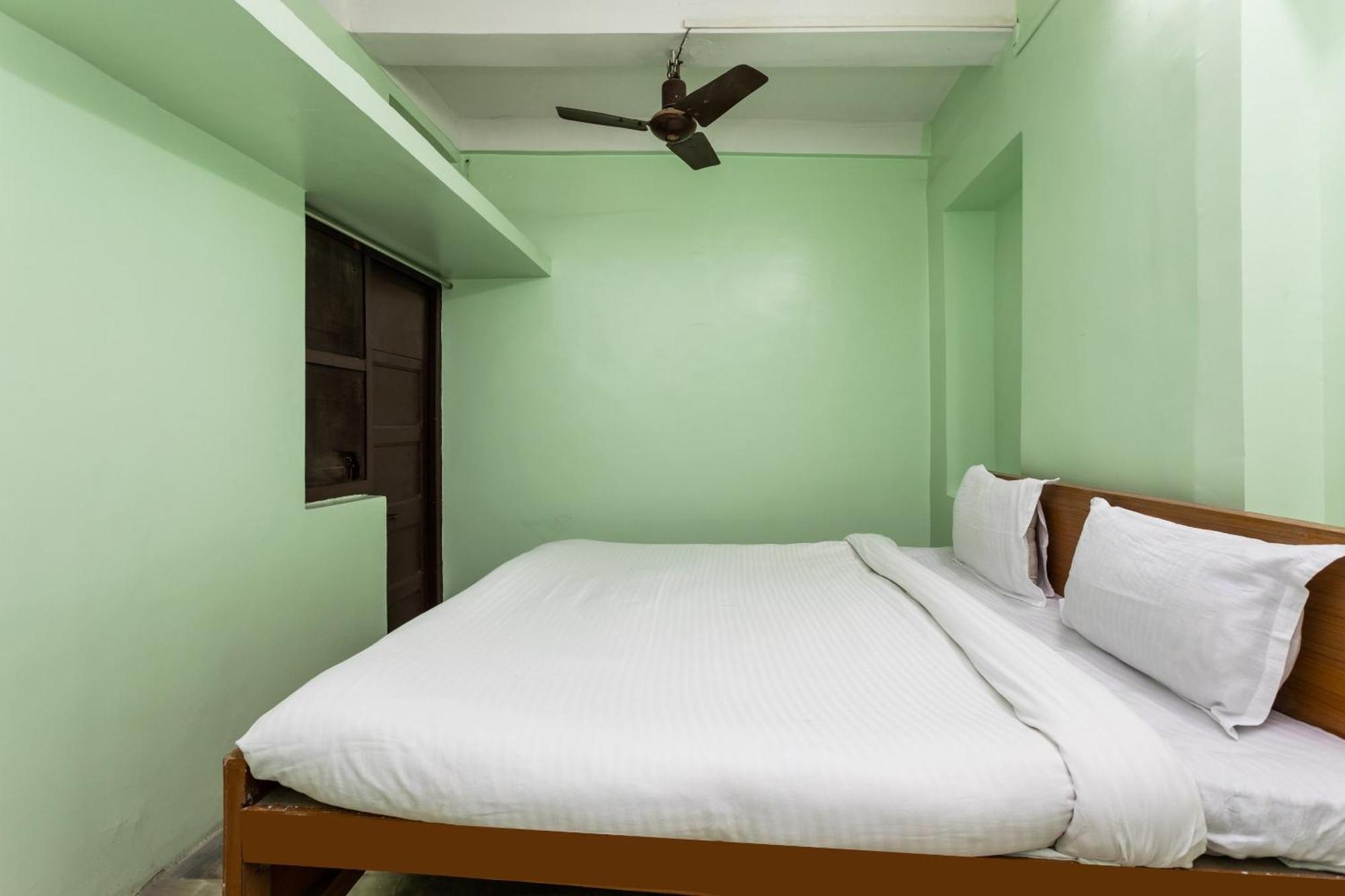 Spot On Hotel Sawera Indore Esterno foto